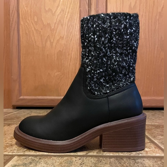 NWOT Portland Boot Company Sweater Knit Boots sz 7 - Picture 1 of 5